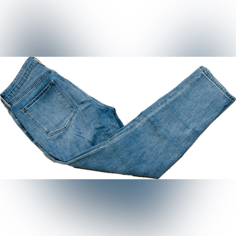 Old Navy Straight Leg Jeans in Medium Blue Wash